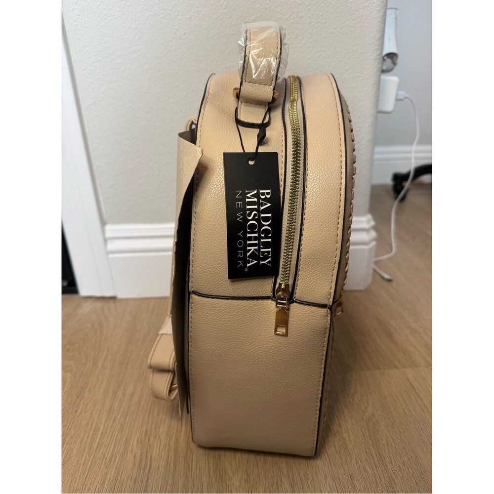 BADGLEY MISCHKA New York The Ann Backpack Purse Vegan Leather NWT - Picture 4 of 5